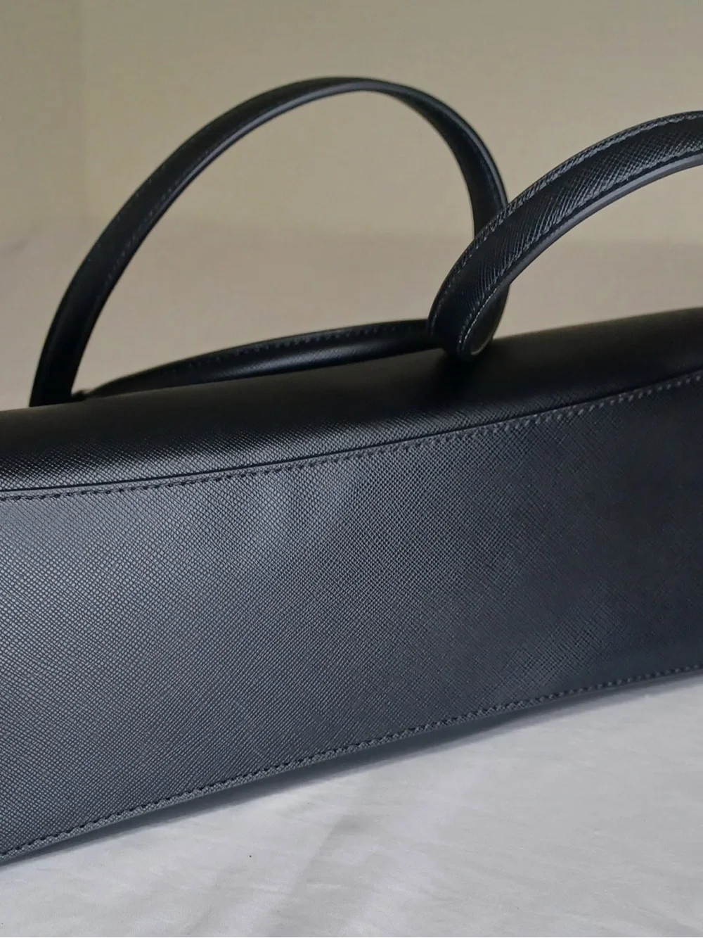 Kate spade Rae medium black saffiano satchel. Excellent condition.